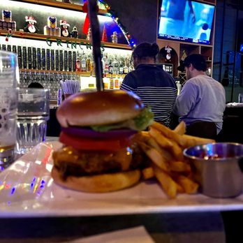 Keg & Lantern Brewing - Burger night - Brewpubs Near Me - Brooklyn, New York