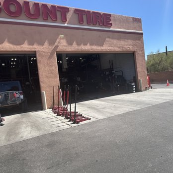 Discount Tire - Empty shop - Tires Near Me - Tucson, Arizona