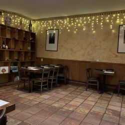 Spumoni Restaurant - Inside- large roomy space