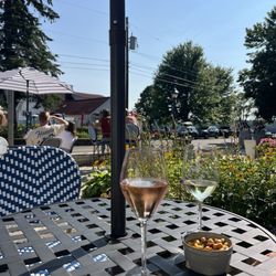 Wine and nut mix