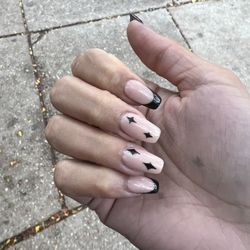 Elegant Nails On Wells