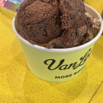 Van Leeuwen Ice cream - dark chocolate brownie - Ice Cream & Frozen Yogurt Near Me - Dallas, Texas Van Leeuwen Ice cream - dark chocolate brownie - Ice Cream & Frozen Yogurt Near Me - Dallas, Texas
