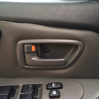 Reggie's Body Shop - Driver door inner handle cover broken. - Body Shops Near Me - Liberty, South Carolina Reggie's Body Shop - Driver door inner handle cover broken. - Body Shops Near Me - Liberty, South Carolina