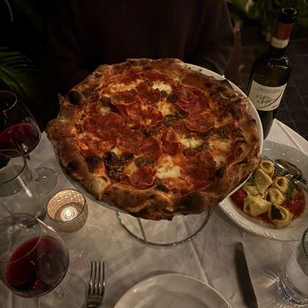 Cecconi's West Hollywood - Spicy salami pizza and torelli pasta - Italian Near Me - West Hollywood, California Cecconi's West Hollywood - Spicy salami pizza and torelli pasta - Italian Near Me - West Hollywood, California