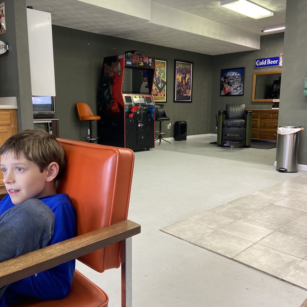 Phases Barbershop - Game for waiting - Barbers Near Me - Richland, Michigan Phases Barbershop - Game for waiting - Barbers Near Me - Richland, Michigan