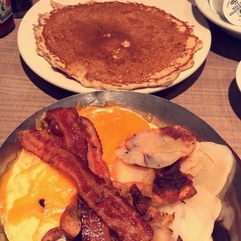 Lou Mitchell's - Breakfast & Brunch Near Me - Chicago, Illinois