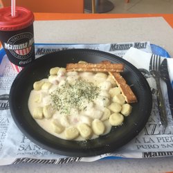 Mamma Mia! - Ñoquis con salsa Alfredo + bebida $4.150