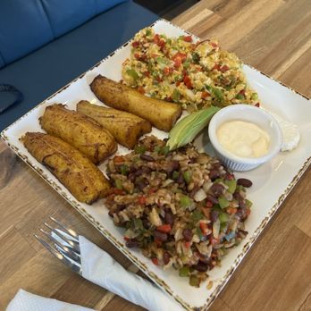 Mely’s Restaurant - Salvadoran Near Me - Pasadena, California