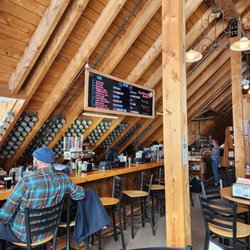 Ragged Mountain Resort - Stone Hearth bar area