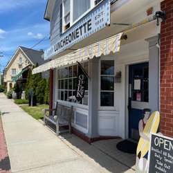 Eckart’s Luncheonette - Lunch in the Hampton.