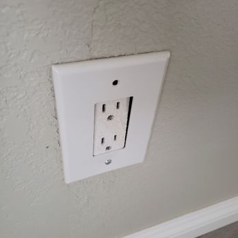 Demontecristo Floor and Paint - an electrical outlet - Flooring Near Me Demontecristo Floor and Paint - an electrical outlet - Flooring Near Me