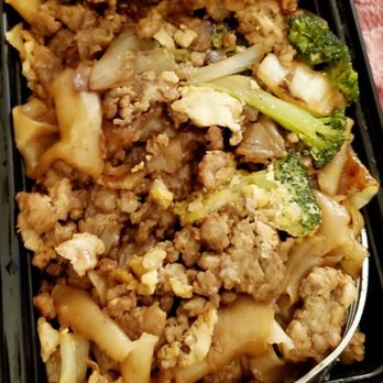 Hot Basil Thai Cafe - Sweet soy noodles with chicken - Thai Near Me - West Hartford, Connecticut