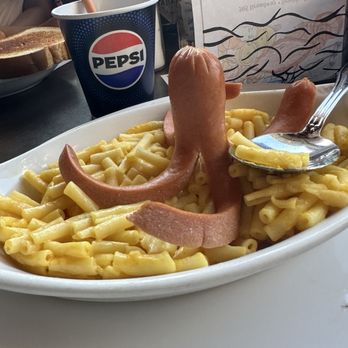 Doogers Seafood & Grill - Kids meal - Mac and hot dog - Seafood Near Me - Seaside, Oregon