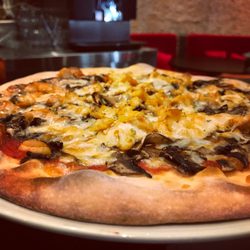 Huzur - Pizzeria & Kebab - pizza met kip en champignons
