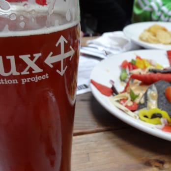 Crux Fermentation Project - Sugar Daddy pale ale & yummy nachos. - Brewpubs Near Me - Bend, Oregon