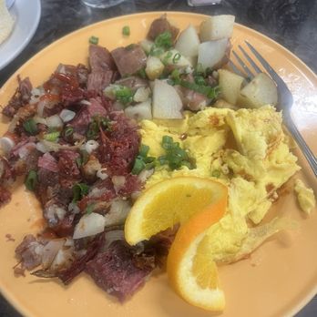 SB Sunshine Cafe - Hash - Breakfast & Brunch Near Me - Goleta, California