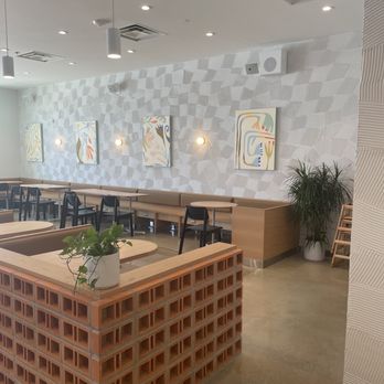 sweetgreen - Healthy Salads, Wraps, and Bowls - Seating - Salad Near Me - Southlake, Texas sweetgreen - Healthy Salads, Wraps, and Bowls - Seating - Salad Near Me - Southlake, Texas