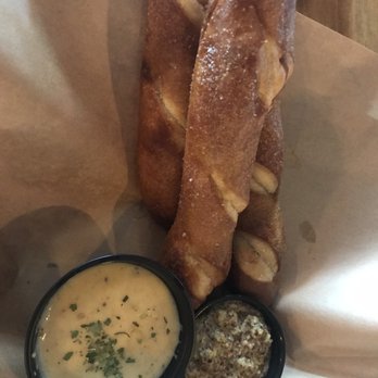 Fat Bottom Brewing - pretzels with beer cheese - Breweries Near Me - Nashville, Tennessee