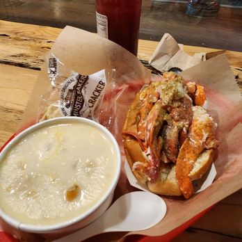Luke's Lobster Penn Quarter - Lobster roll & clam chowder. - Seafood Near Me - Washington, DC, District of Columbia Luke's Lobster Penn Quarter - Lobster roll & clam chowder. - Seafood Near Me - Washington, DC, District of Columbia