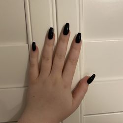 Black acrylic gel done by Wally