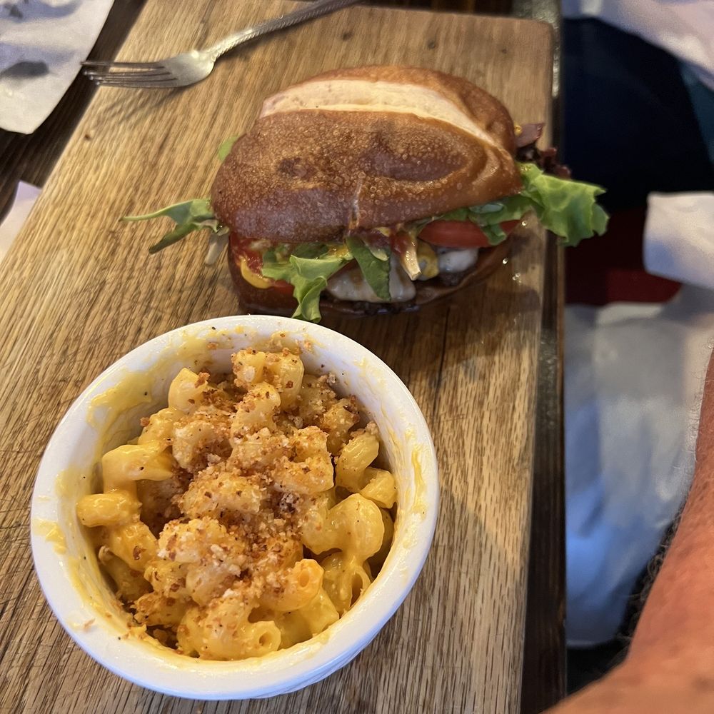 Game - Bison burger with Mac and cheese - Burgers Near Me - Louisville, Kentucky Game - Bison burger with Mac and cheese - Burgers Near Me - Louisville, Kentucky