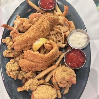 Landry's Seafood House - Seafood Near Me - Kemah, Texas Landry's Seafood House - Seafood Near Me - Kemah, Texas