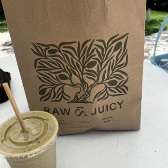 Raw and Juicy - Almond Love Smoothie - Coffee & Tea Near Me - Alys Beach, Florida