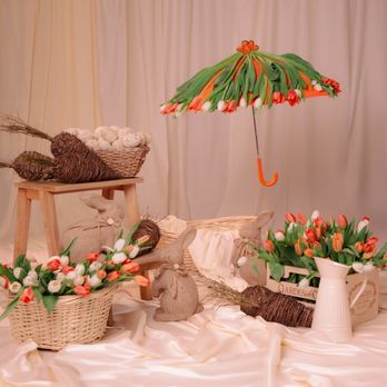 Tulip Drip Flowers - Spring Umbrella Floral Arrangement - Florists Near Me - Sherman Oaks, California Tulip Drip Flowers - Spring Umbrella Floral Arrangement - Florists Near Me - Sherman Oaks, California