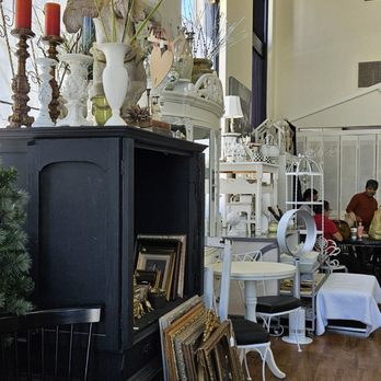 Bloom coffee shop - Side view - Coffee & Tea Near Me - King City, California
