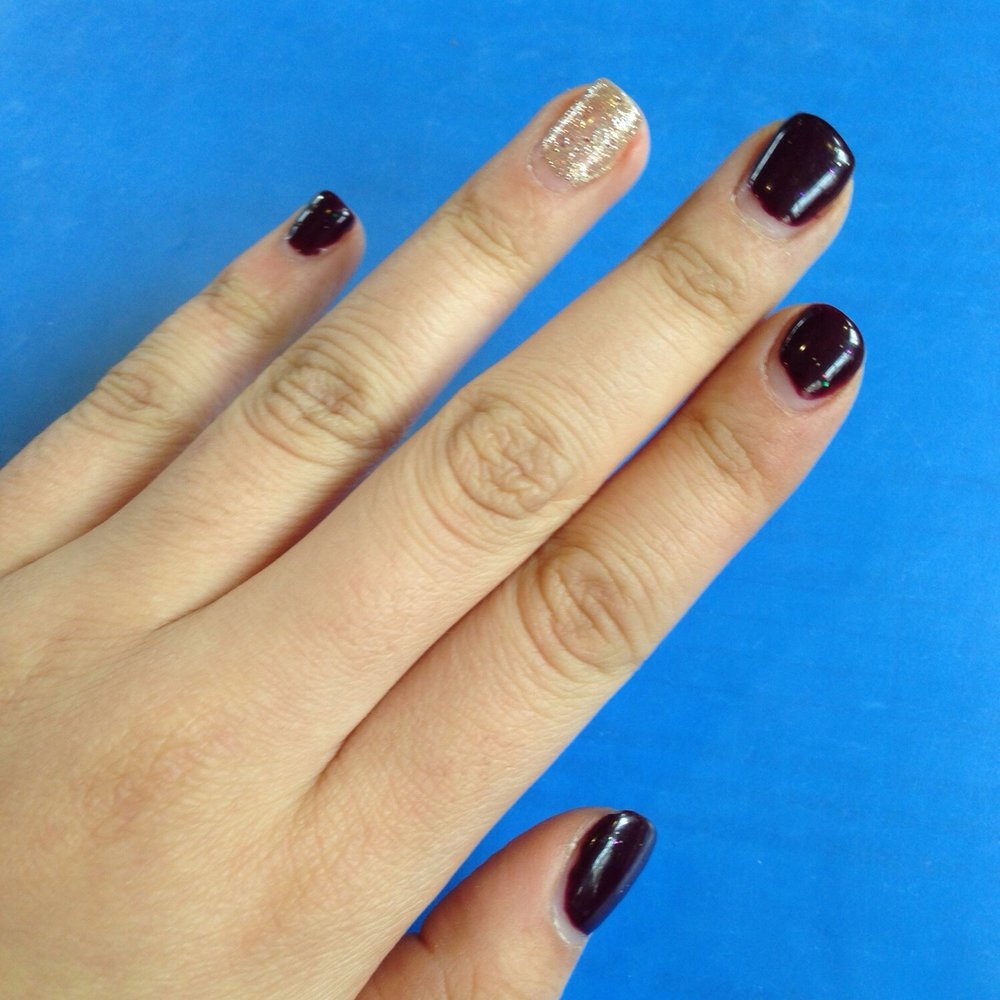My shellac nails over 2 weeks after I got them done! They still look new and haven't chipped at all :)
