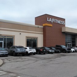 LA Fitness - This LA Fitness prototype is, to me, much nicer than the tall rounded one.  Popped my head in, looked around, nice employees. (no review)