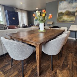 The Furniture Vault - Amish dining table