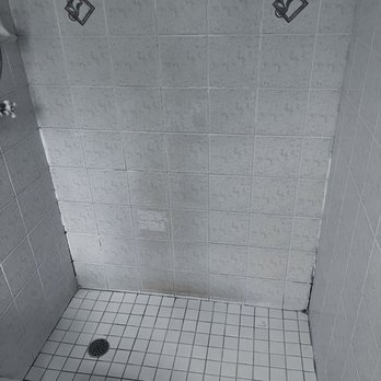 Florida Bathtub Refinishing - Before - Refinishing Services Near Me - Miami, Florida Florida Bathtub Refinishing - Before - Refinishing Services Near Me - Miami, Florida