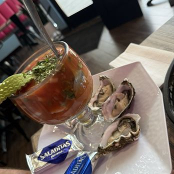 Mariscos Seafari - Large Cocktel de Campechana - Seafood Near Me - Anaheim, California