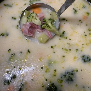 Cooking at home - Homemade ham and broccoli soup with potatoes, dinner tonight with ciabatta bread and fresh fruit. - Planta de Lucena, PB