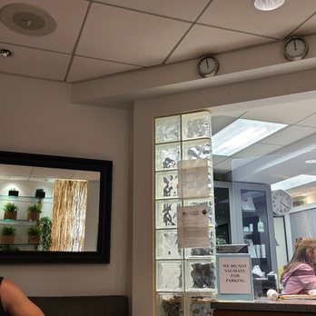 Beach Cities Dermatology - Waiting area - Dermatologists Near Me - Culver City, California Beach Cities Dermatology - Waiting area - Dermatologists Near Me - Culver City, California