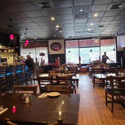 Mario's Pizza Italian Restaurant - Dining room