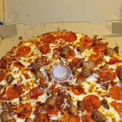 Cenario's Pizza of Vacaville - Large 3 topping(pep, sausage, bacon)