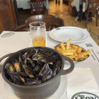 Chez Léon - Moules-frites - Belgian Near Me - Brussels, BRU