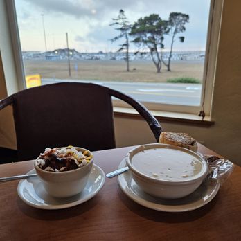 Good Harvest Cafe - cup of clam chowder ($7) + cup of vegetarian chili for ($7) - Seafood Near Me - Crescent City, California