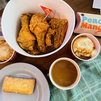Jollibee - Fried chicken bucket with Mashed Potatoes and Gravy - Fast Food Near Me - Houston, Texas Jollibee - Fried chicken bucket with Mashed Potatoes and Gravy - Fast Food Near Me - Houston, Texas