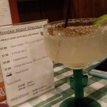 Hayden's Crossing - Gross celery salt on my margarita, wth everytime. This is for bloody marys! Get some regular margarita salt! - American Near Me - Wilmington, Illinois