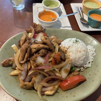 El Rocoto - Saltado de Pollo - Peruvian Near Me - Gardena, California El Rocoto - Saltado de Pollo - Peruvian Near Me - Gardena, California