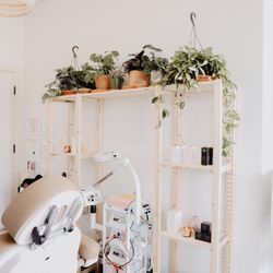 Golden Haus - Spa Space!