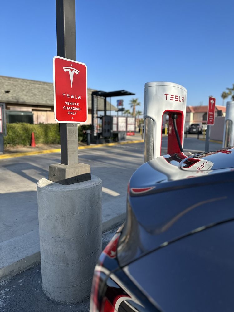 TESLA SUPERCHARGER BUTTONWILLOW Updated October 2024 35 Photos