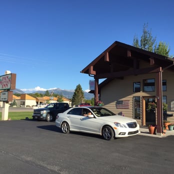 Red Bear Inn - Hotels Near Me - Ennis, Montana