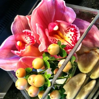 Pan Pacific Vancouver - Beautiful Flowers at the Reception Desk - Hotels Near Me - Vancouver, British Columbia Pan Pacific Vancouver - Beautiful Flowers at the Reception Desk - Hotels Near Me - Vancouver, British Columbia