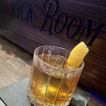 Tack Room - Cocktail Bars Near Me - Sacramento, California