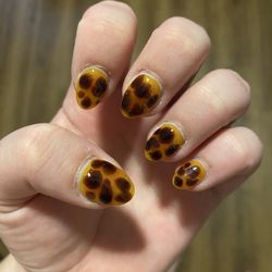 Luxe Nails - :/