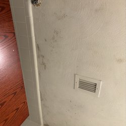 Holiday Inn Express & Suites Smithfield - Providence - Black Mold, Bathroom
